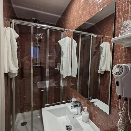 Готель Capri 2*